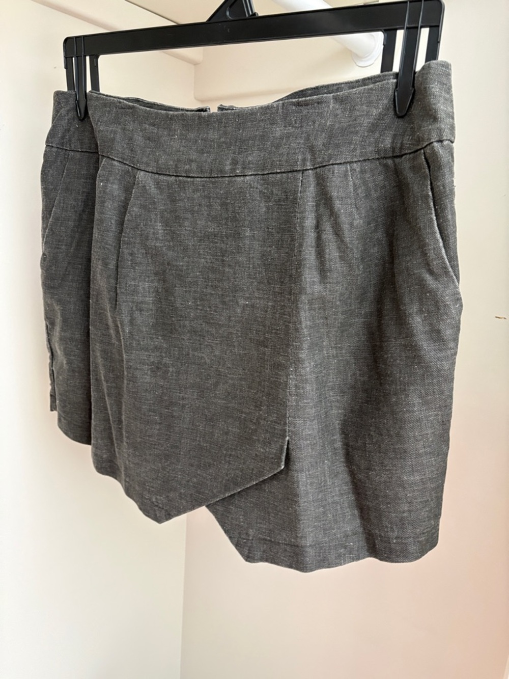 Vero Moda Charcoal Gray Skirt with Lined Interior